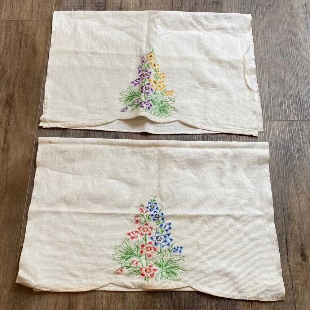 Vintage Hand Embroidered Floral Tea Towels Set of 2 Scalloped Edge Cream